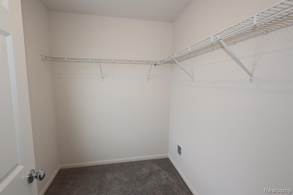 395 EDGE BROOK Drive, Holly, MI 48442 — Photo 24