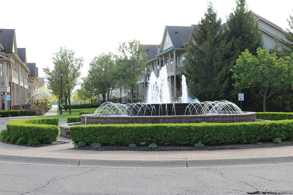 522 RED OAK, Walled Lake, MI 48390 — Photo 18