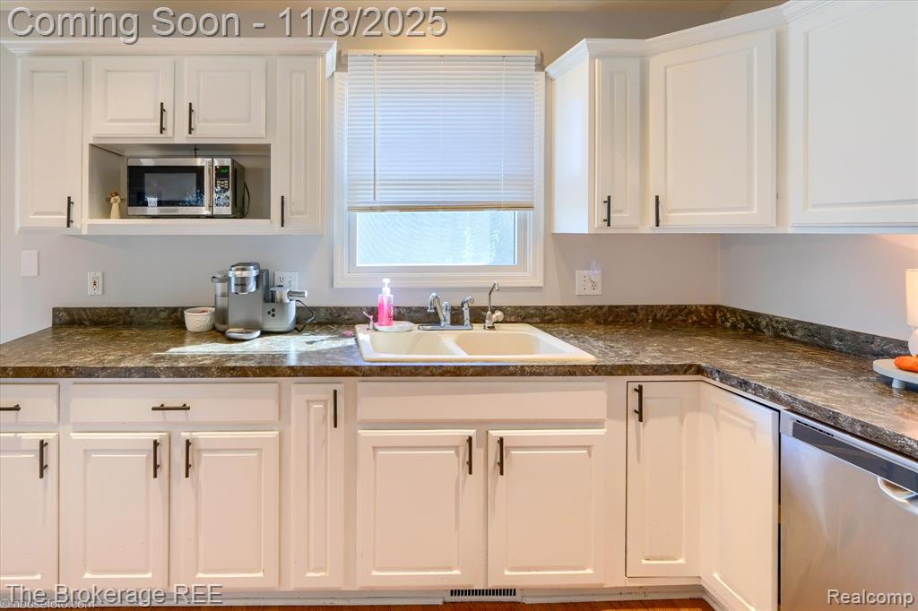 4203 Crystal Cove Court, Linden, MI 48451 — Photo 18