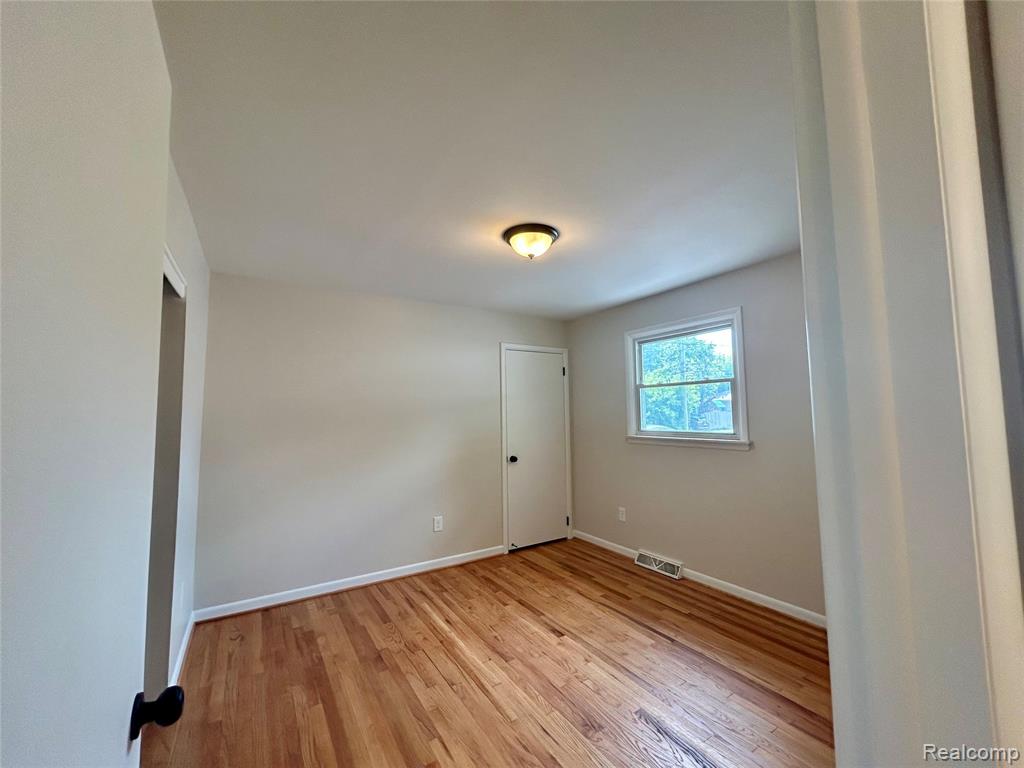 86 E Columbia Avenue, Pontiac, MI 48340 — Photo 8