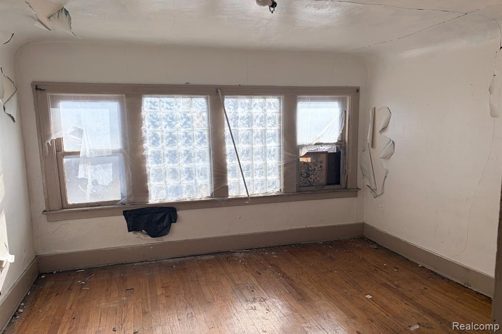 8693 Woodlawn Street, Detroit, MI 48213 — Photo 13