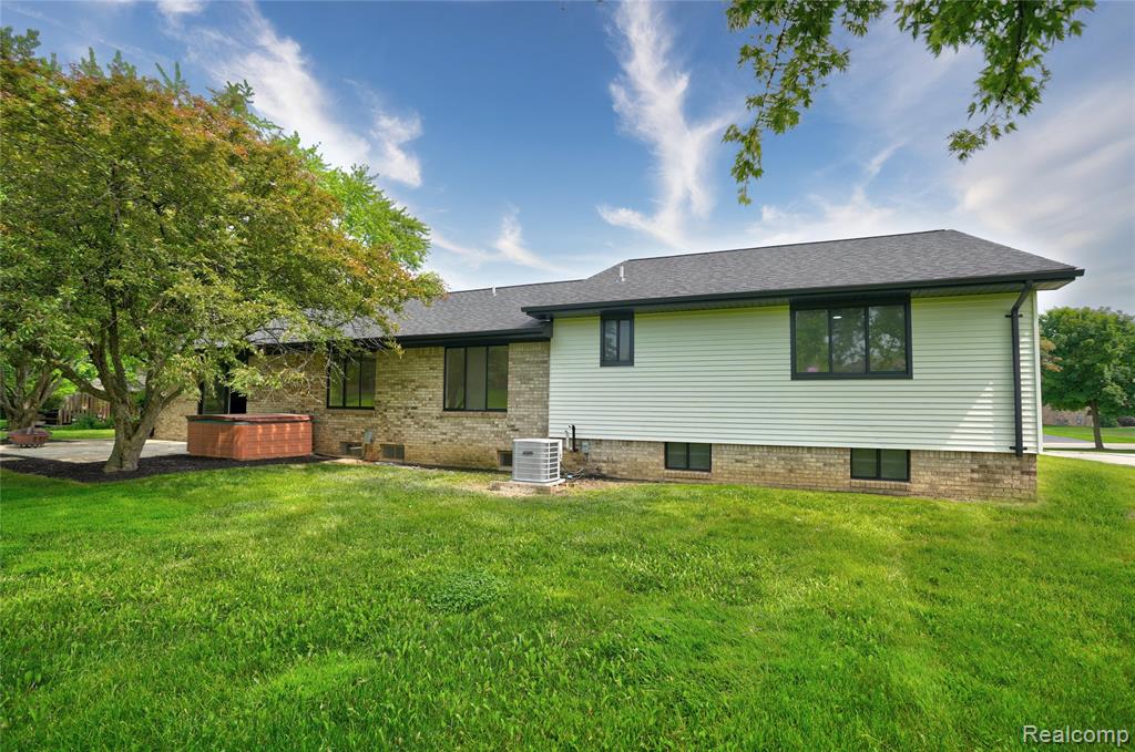 507 Charing Cross Drive, Grand Blanc, MI 48439 — Photo 15