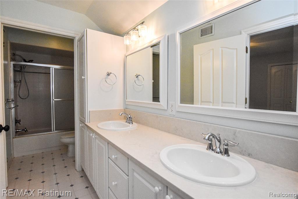 4215 Rolling Pines Court, Commerce Twp, MI 48382 — Photo 47