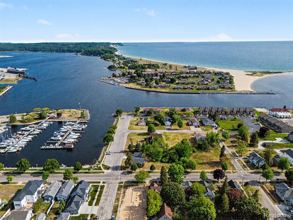 701 W Loomis Street, Ludington, MI 49431 — Photo 48