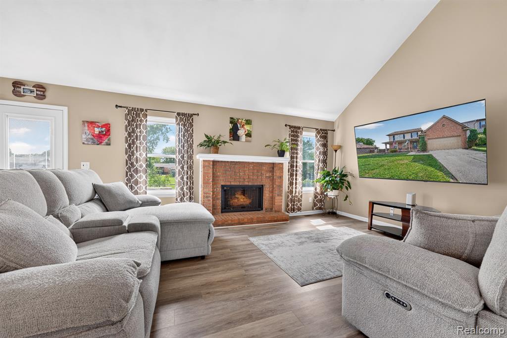 27681 MILL CREEK Drive, Brownstown, MI 48183 — Photo 5