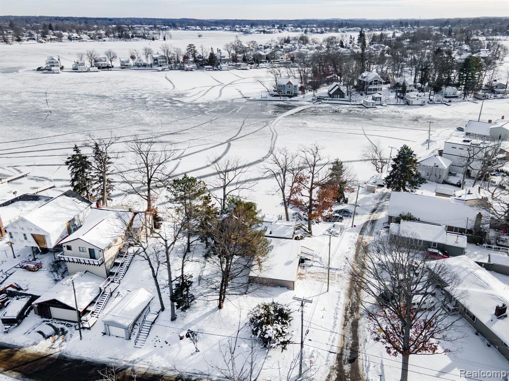 653 CENTRAL Drive, Lake Orion, MI 48362 — Photo 45