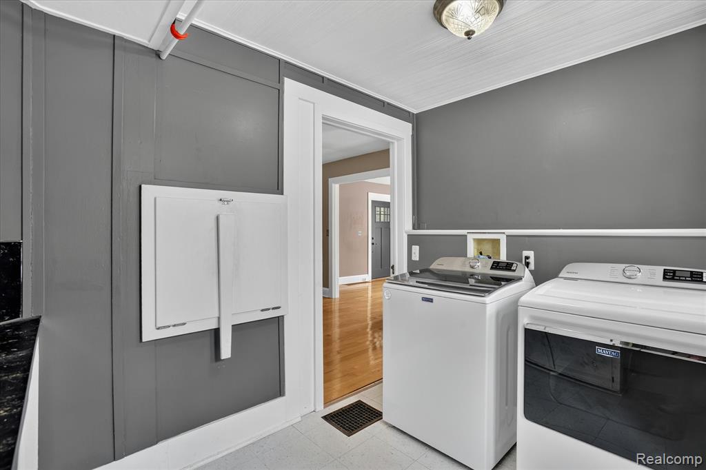 410 S Center Street, Howell, MI 48843 — Photo 12