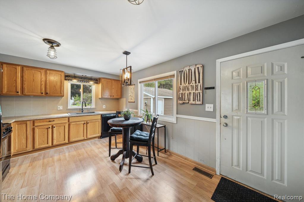 764 Dunreath Street, Wolverine Lake, MI 48390 — Photo 8