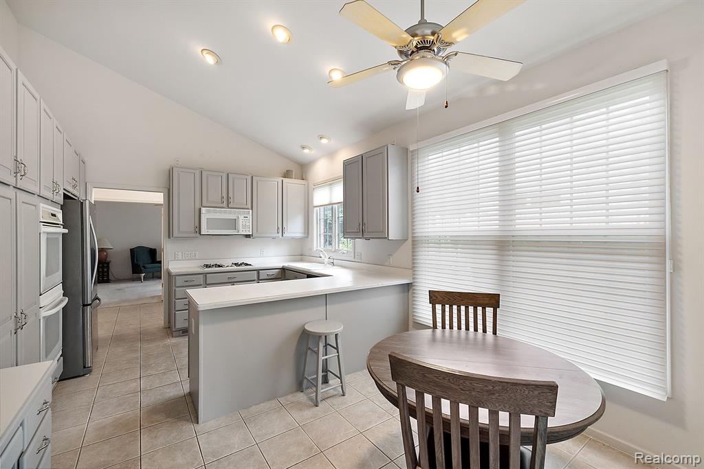 17061 LOCHMOOR, Northville, MI 48168 — Photo 15