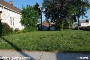 2444 Grant Street, Hamtramck, MI 48212