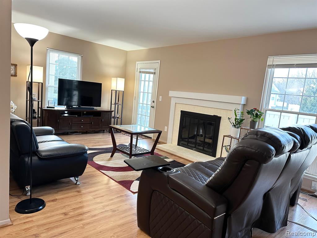 21306 E GLEN HAVEN Circle, Northville, MI 48167 — Photo 5