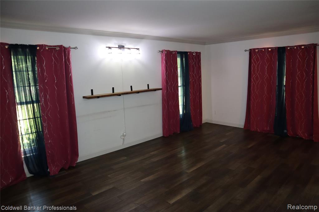 5435 S Sycamore Drive, Burton, MI 48509 — Photo 5
