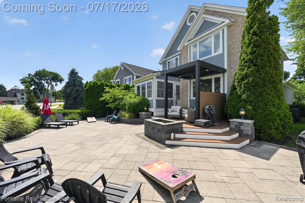 240 Rosebud Court, Walled Lake, MI 48390 — Photo 2