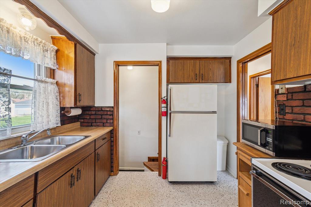 4377 10TH Street, Ecorse, MI 48229 — Photo 10