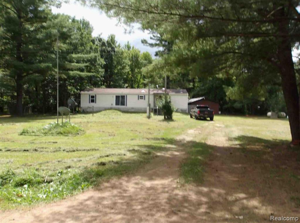 5727 W Huckleberry Road, Shepherd, MI 48883 — front exterior