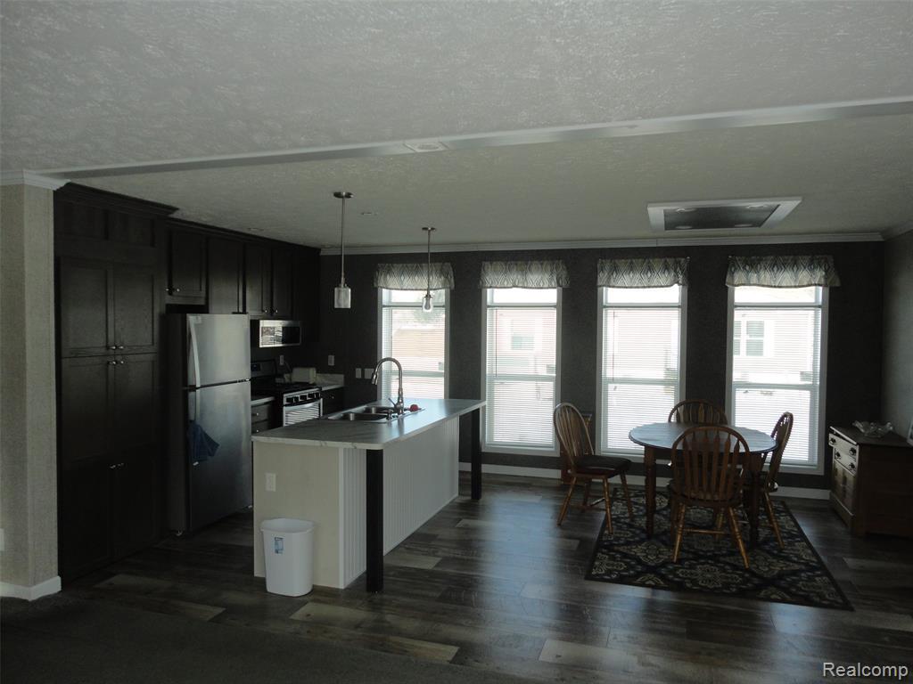 170 Newbury, Adrian, MI 49221 — Photo 6