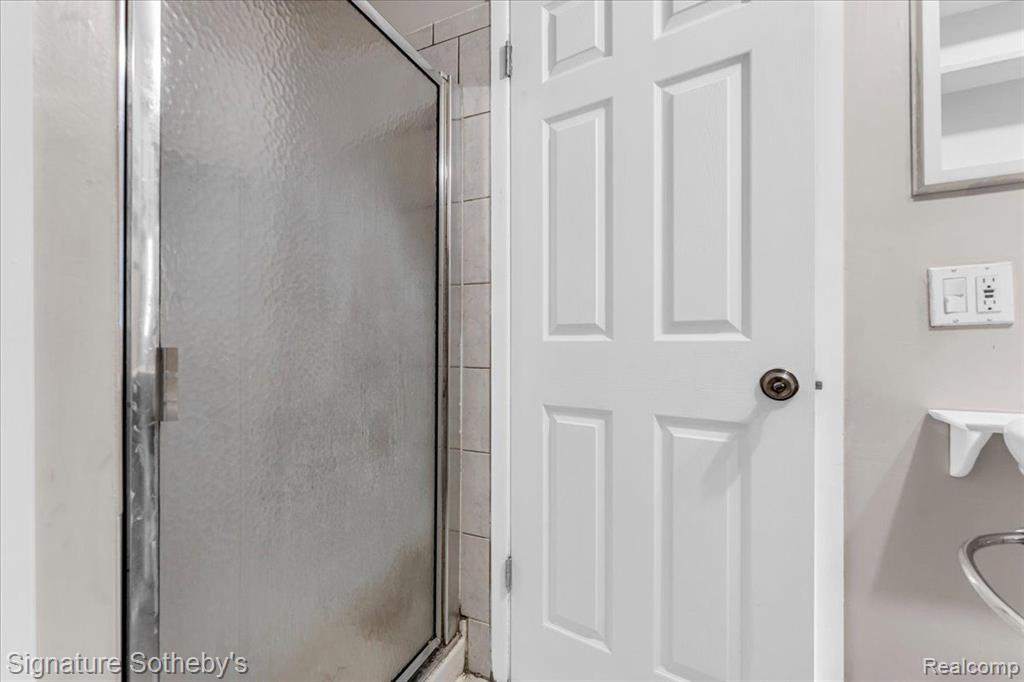 1598 BRENTWOOD Drive, Troy, MI 48098 — Photo 16