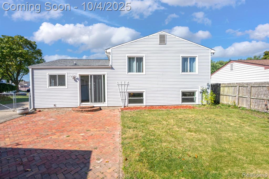 42708 Wilmington Drive, Sterling Heights, MI 48313 — Photo 38