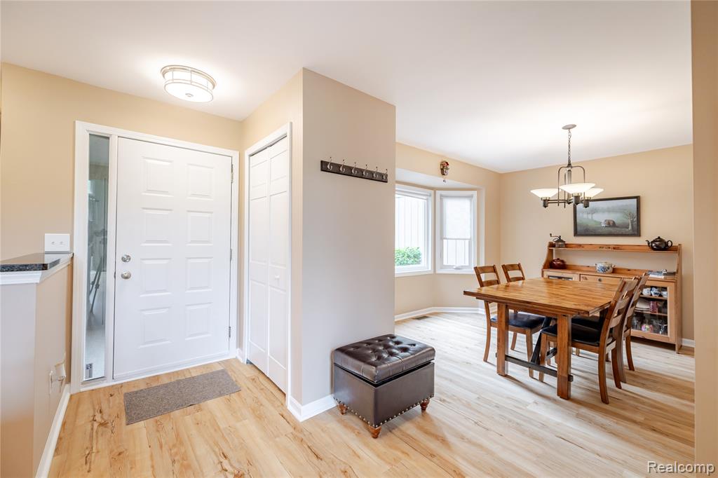 9892 Hawthorne Glen Drive, Grosse Ile, MI 48138 — Photo 15