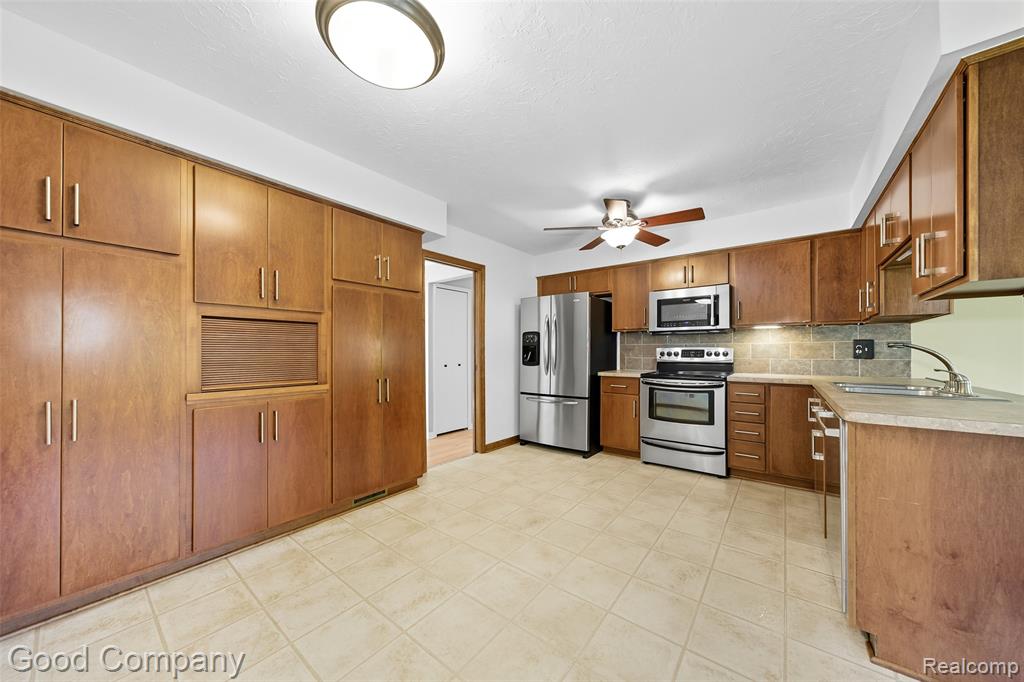 5035 University Avenue, Warren, MI 48092 — Photo 2