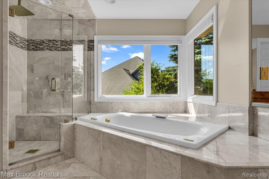 6324 Wildwood Lane, West Bloomfield, MI 48324 — Photo 28