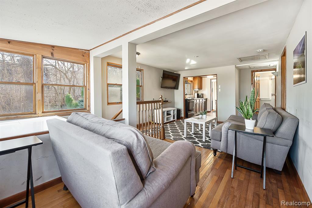 8128 Halfway Drive, Brighton, MI 48116 — Photo 9