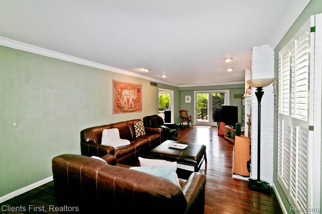 1030 FAIRMOUNT Drive, Ann Arbor, MI 48105 — Photo 9