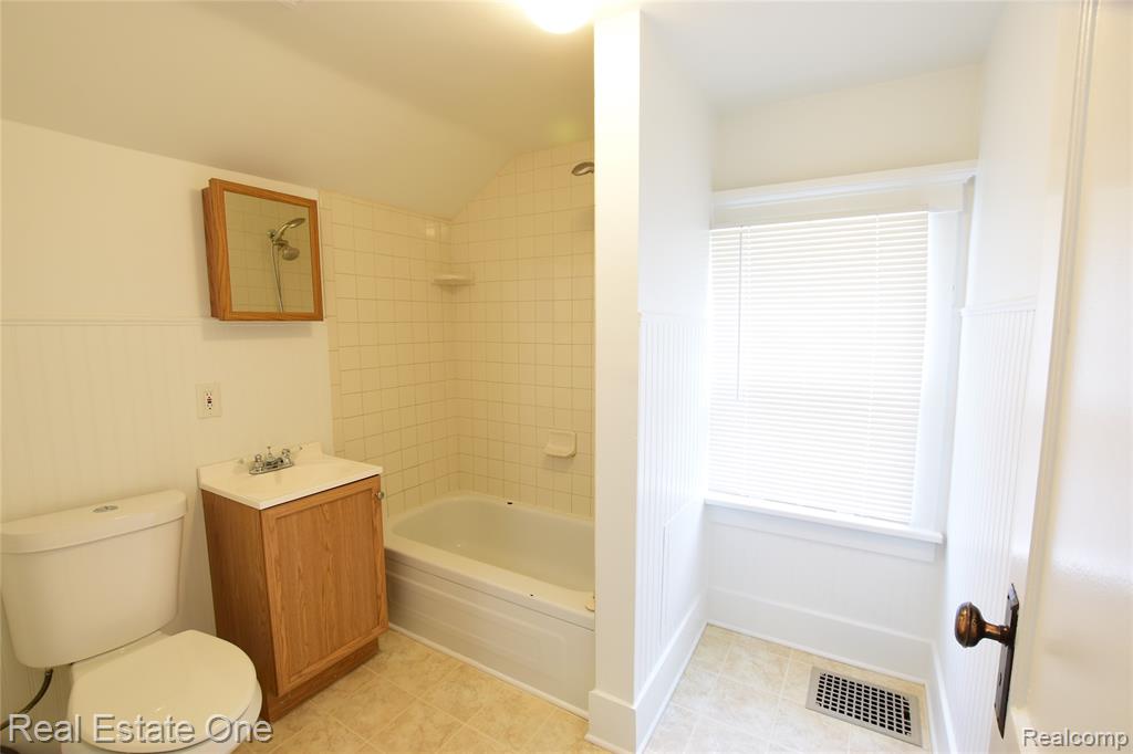 99 Chippewa Road, Pontiac, MI 48341 — Photo 23