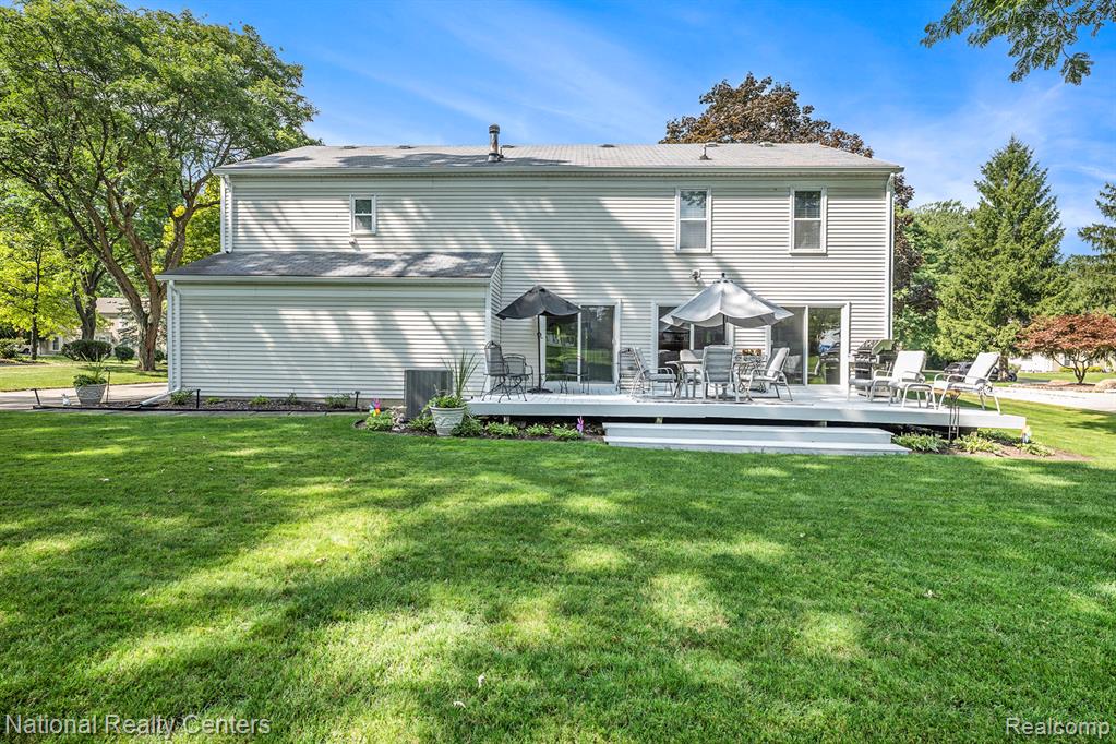 5049 Langlewood Drive, West Bloomfield, MI — Photo 35