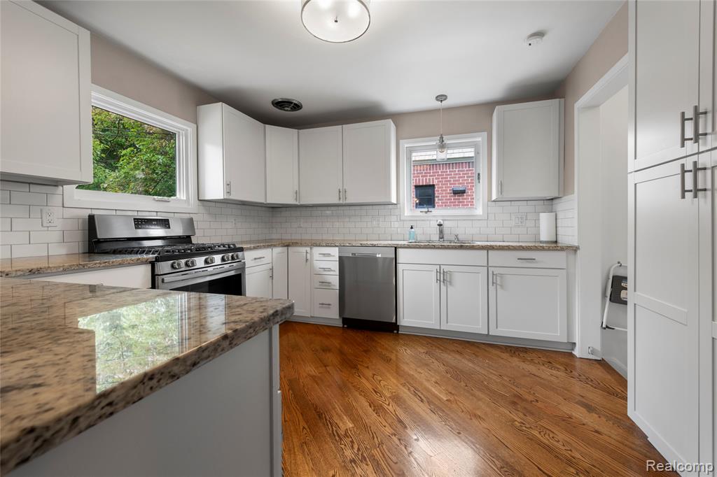 10534 Kingston Avenue, Huntington Woods, MI — Photo 12