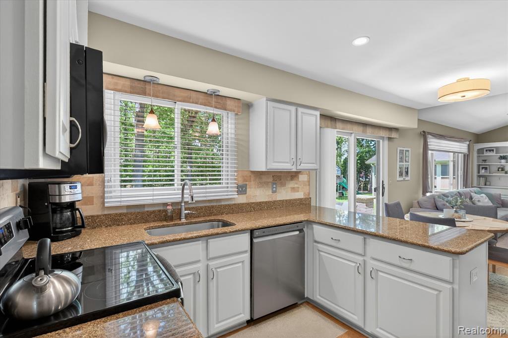 7071 Foxcreek Drive, Canton, MI 48187 — Photo 14