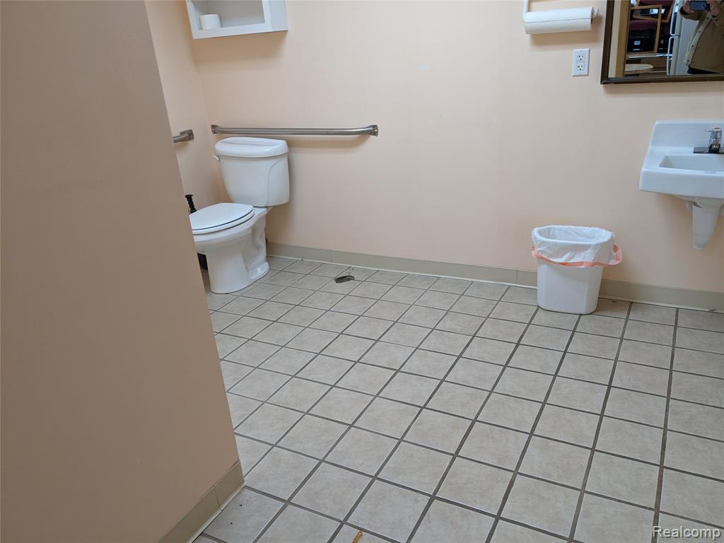 2515 S Dye Road, Flint, MI 48532 — Photo 11