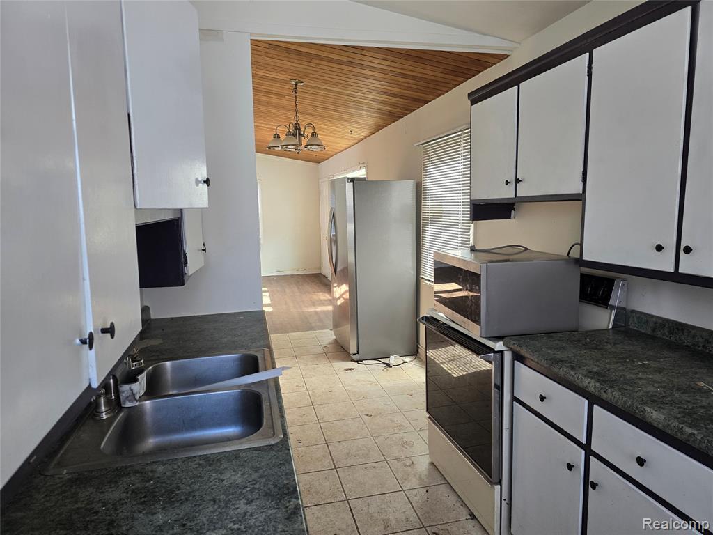 6302 Springdale Boulevard, Grand Blanc, MI 48439 — Photo 14