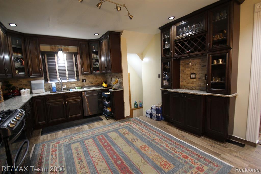 6000 ORCHARD Avenue, Dearborn, MI 48126 — Photo 10