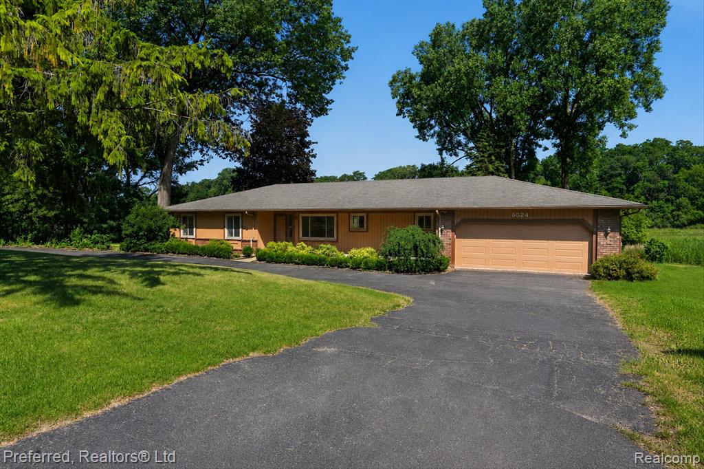 5524 Lawrence Court, Pinckney, MI 48169 — Photo 4