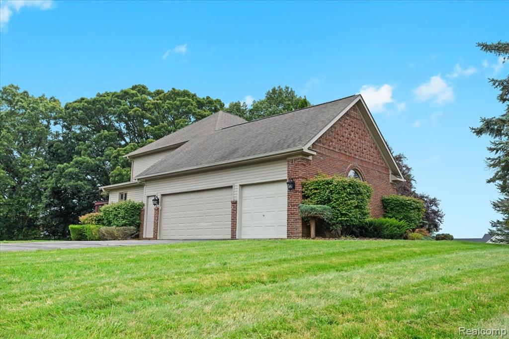 8477 Mist Field Court, Howell, MI 48843 — Photo 30