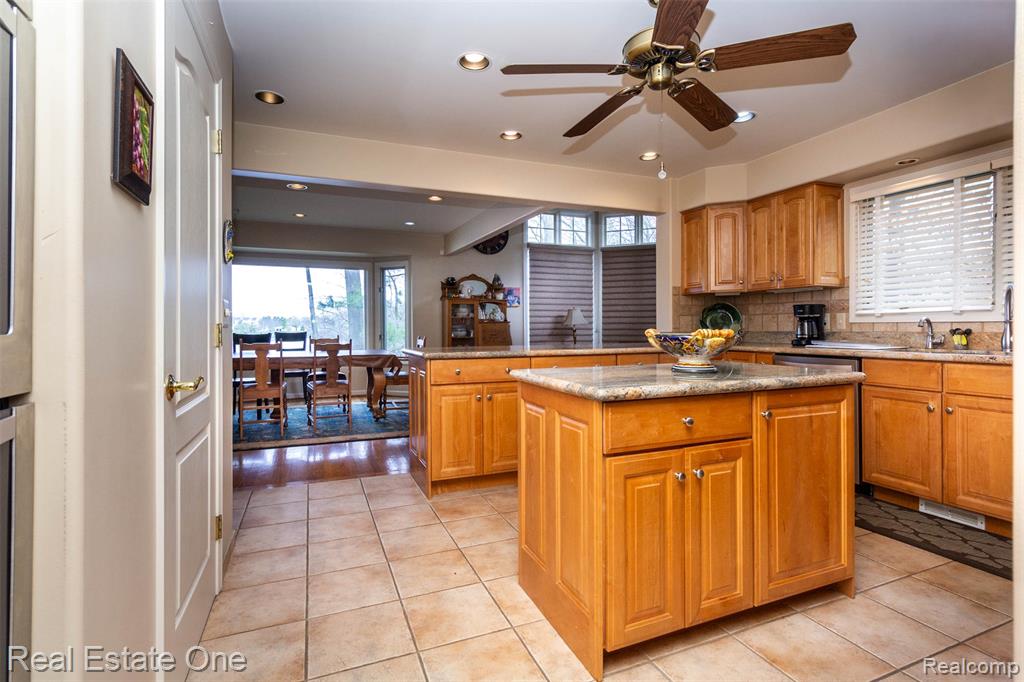 10215 Mill Pointe Drive, Goodrich Vlg, MI — Photo 20