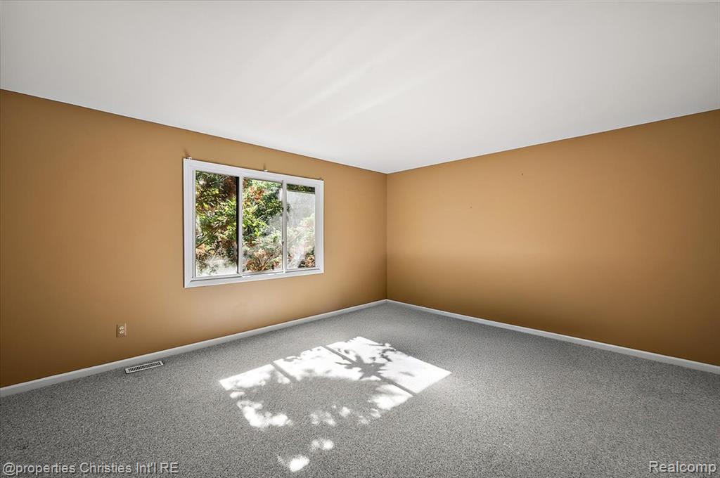 6835 High Ridge Road, West Bloomfield, MI 48324 — Photo 46