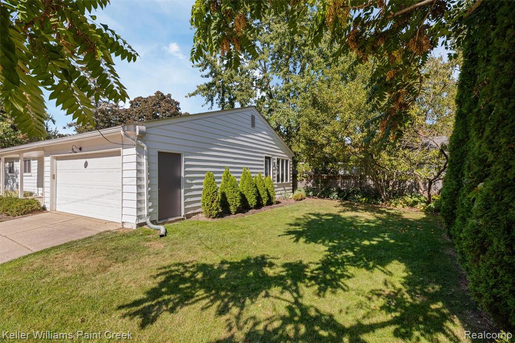 800 Lockwood Road, Royal Oak, MI 48067 — Photo 11