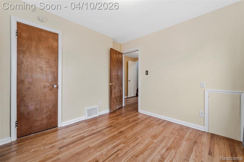 720 E Robert Avenue, Hazel Park, MI 48030 — Photo 19
