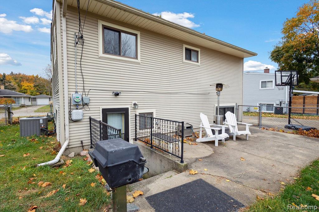 798 PANORAMA Drive, Milford, MI 48381 — Photo 31