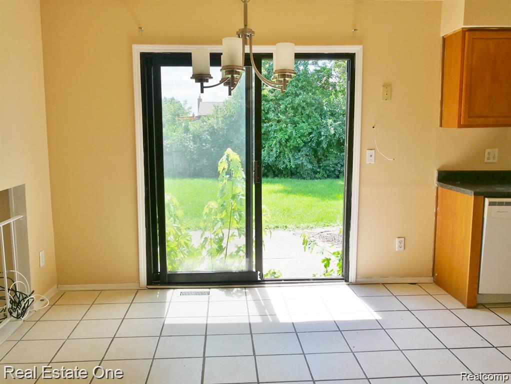 5102 Franklin Park Drive, Sterling Heights, MI 48310 — Photo 7
