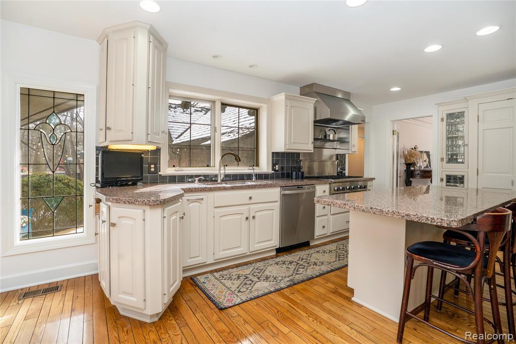 32870 Bingham Lane, Bingham Farms, MI 48025 — Photo 32