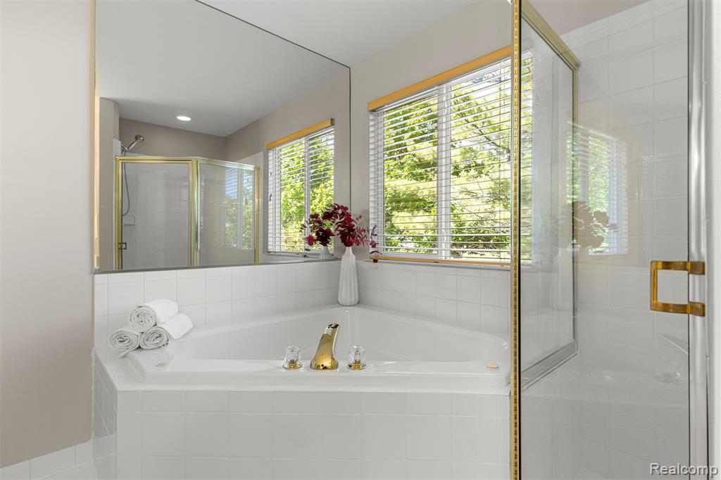23395 Mission Lane, Farmington, MI 48335 — Photo 46