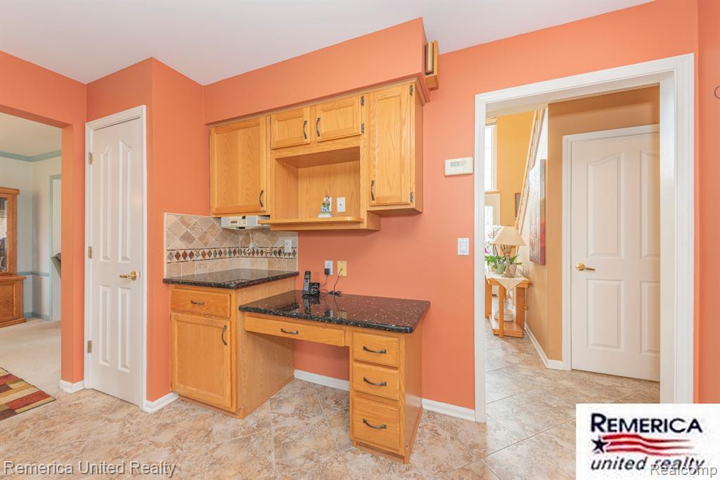 46206 LARCHMONT Drive, Canton, MI 48187 — Photo 12