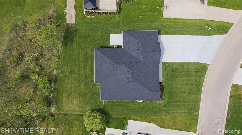 68125 Lake Angela Drive, Richmond, MI 48062 — Photo 42