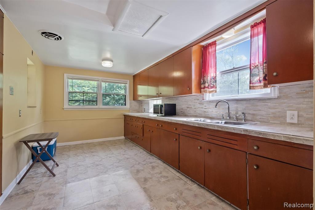 19250 Yonka Street, Detroit, MI 48234 — Photo 10