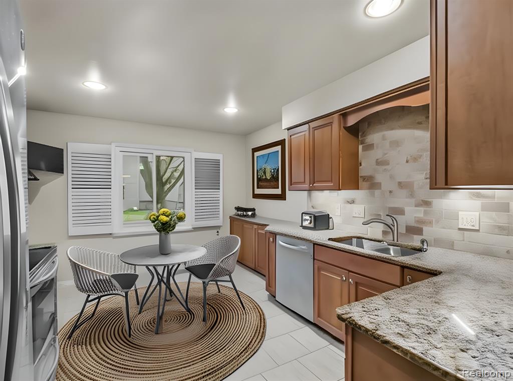 7113 Elmhurst, West Bloomfield, MI — Photo 15