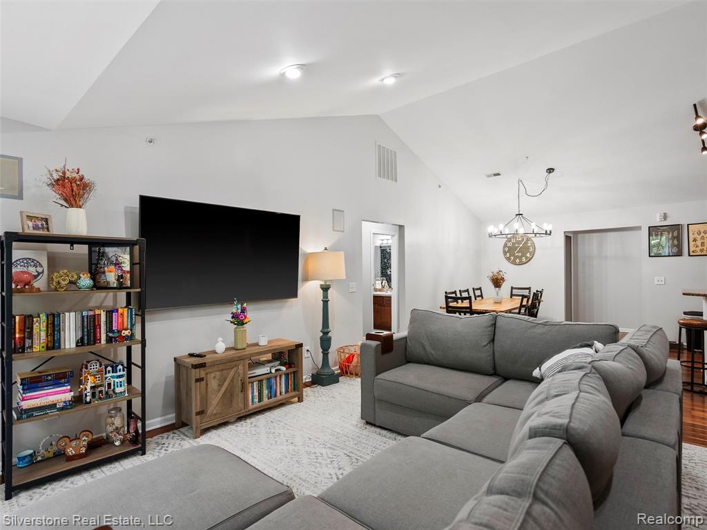 49207 W Woods Drive, Shelby Twp, MI 48317 — Photo 9