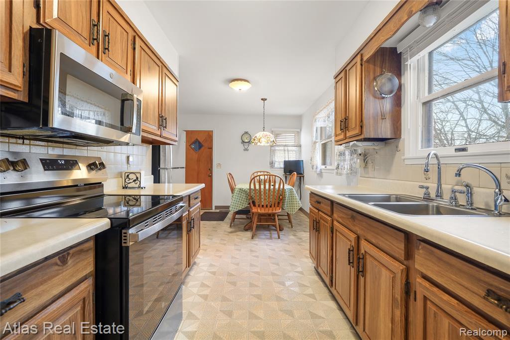 4386 Bennett Drive, Burton, MI 48519 — Photo 21